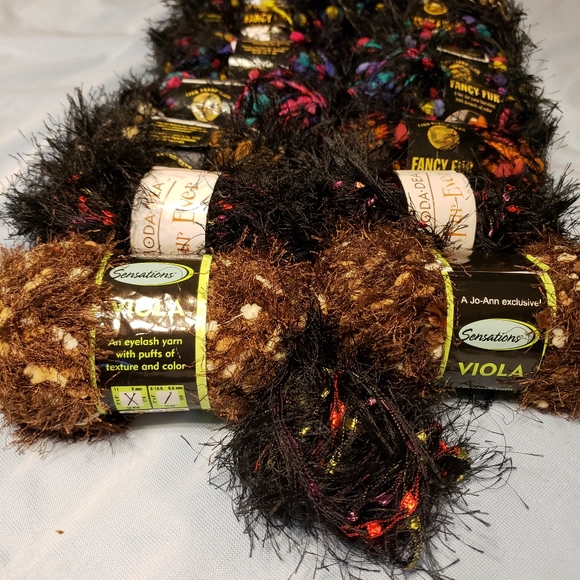 Multiple brands of yarn - Picture 2 of 4